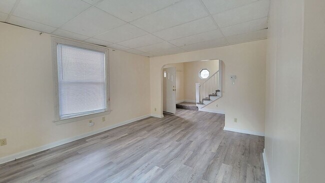 Building Photo - 4 bed/2 bath house in Greenmont - Availabl...
