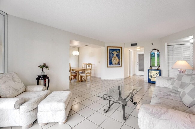 Building Photo - 3951 Via Poinciana
