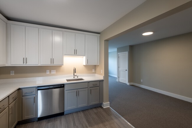 Building Photo - 2571 S Kinnickinnic Ave