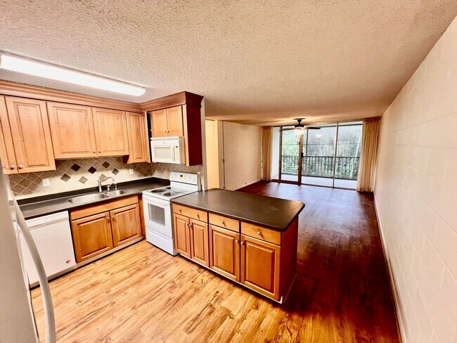 Foto del edificio - Waikalani Woodlands 2 BR/1 BA/2 PK