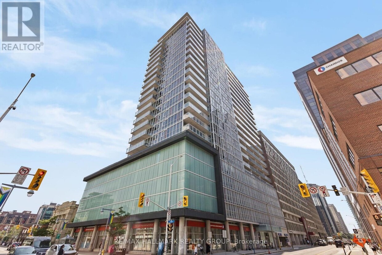 Photo principale - 324-2324 Laurier Ave W