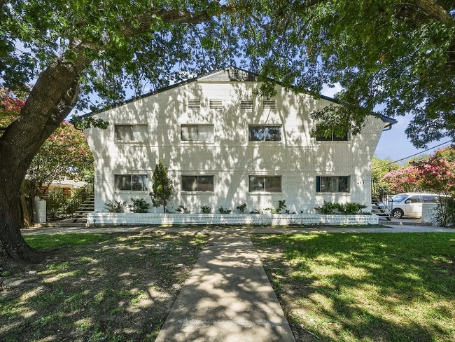 Building Photo - 411 E Polk St