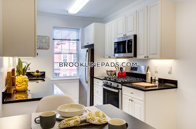 Building Photo - 1539 Beacon St