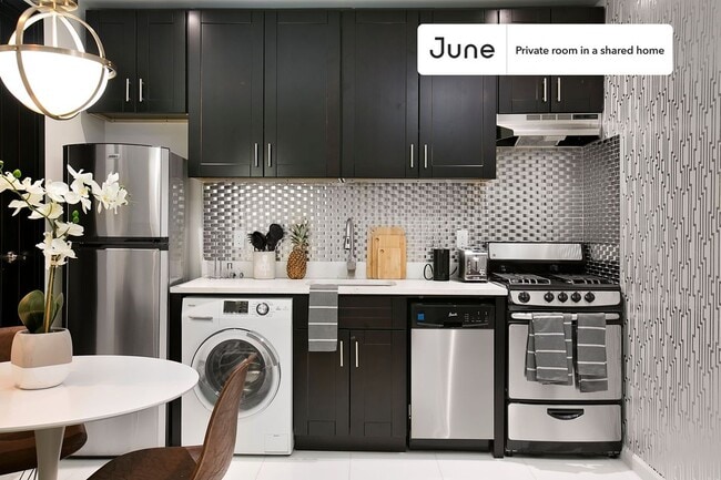 Foto del edificio - Room in Shared 2 bed/1 bath home