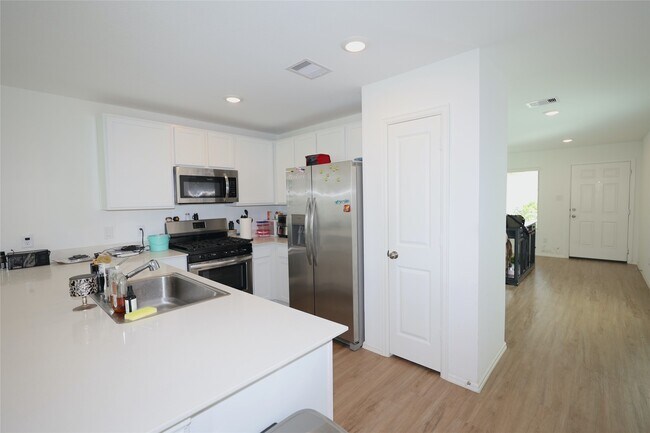 Foto del edificio - 7430 Clover Chase Dr