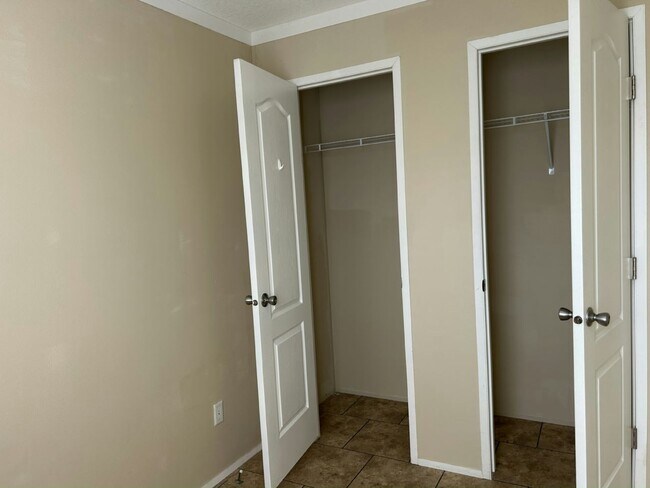 Foto del edificio - 6941 MacDonald Ct