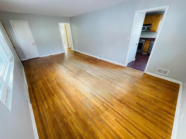 Photo - 5624 Lake St House