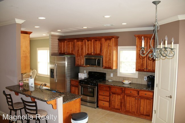 Building Photo - 3 br, 2 bath House - 1805 VFW