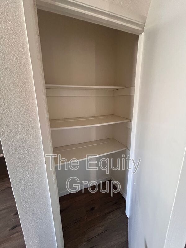 Foto del edificio - 1533 E Cross Ave