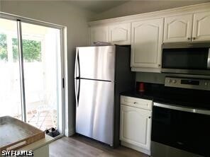 Foto del edificio - 2448 Hidden Lake Dr