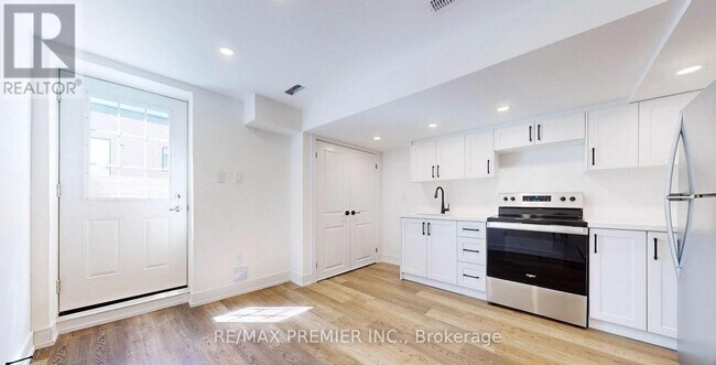 Photo du bâtiment - 208 McRoberts Ave