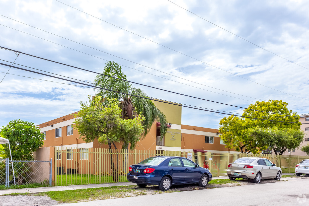 Building Photo - Phoenix Manor