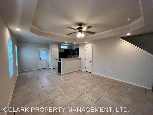 Building Photo - 3 br, 2.5 bath House - 7030 LAKEVIEW DR #101