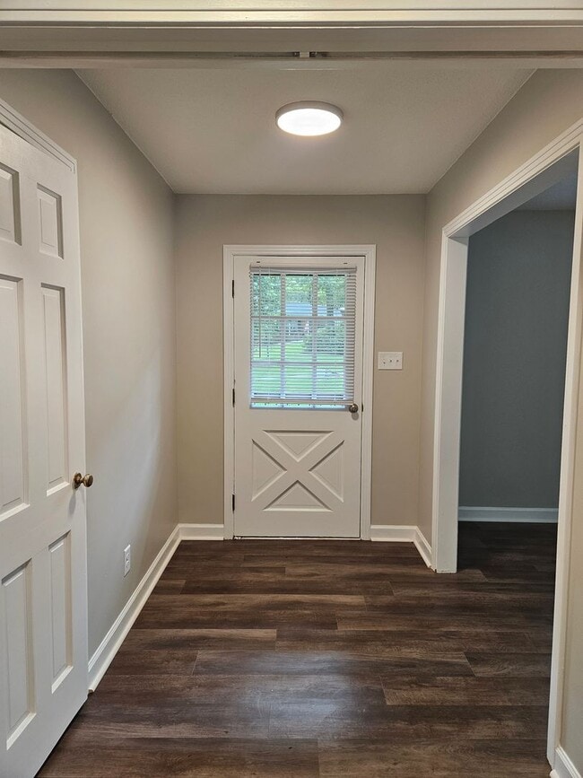 Building Photo - NEW LISTING!!!!!