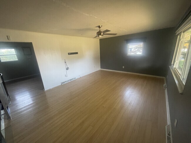 Foto del edificio - 221 Teel Rd