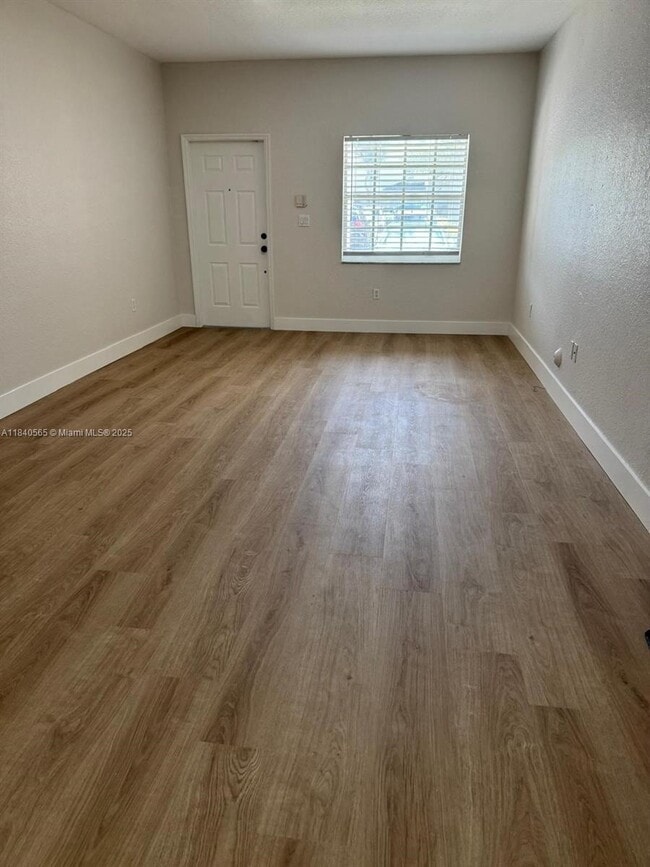 Foto del edificio - 5630 NW 114th Path