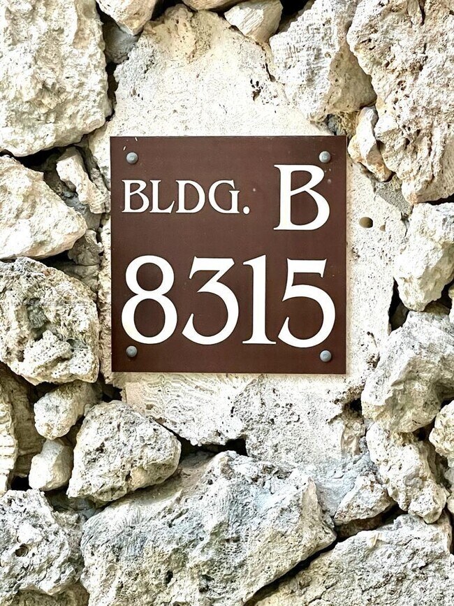 Foto del edificio - 8315 SW 72nd Ave