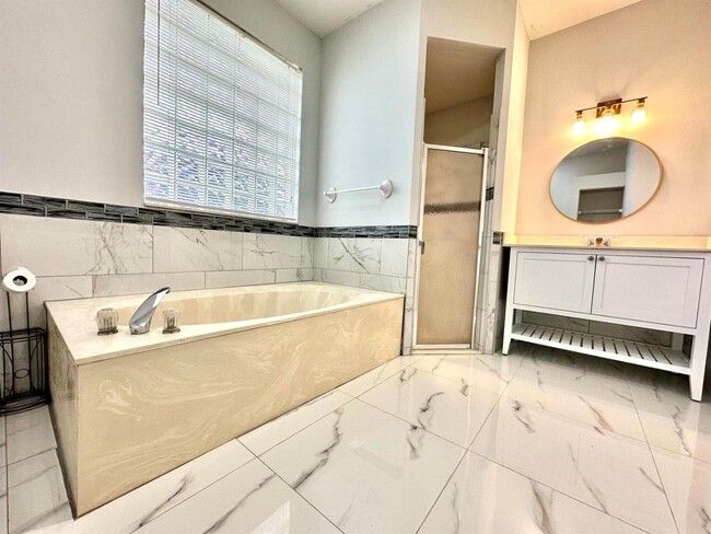 Building Photo - 1219 Baycourt Isle