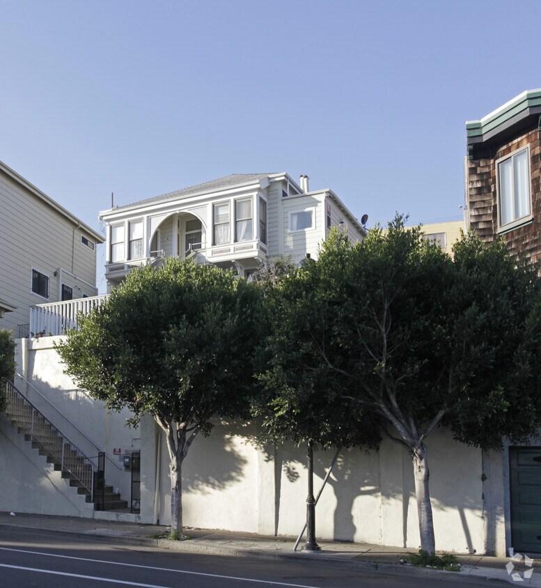 Foto principal - 3340 San Bruno Ave