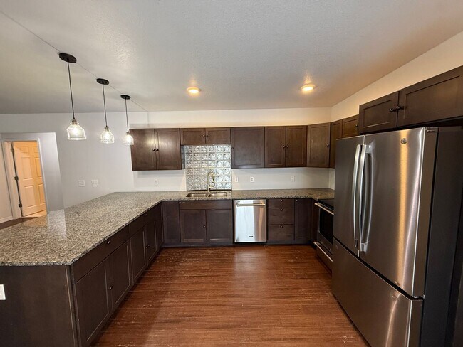 Building Photo - 3 Bedroom Home