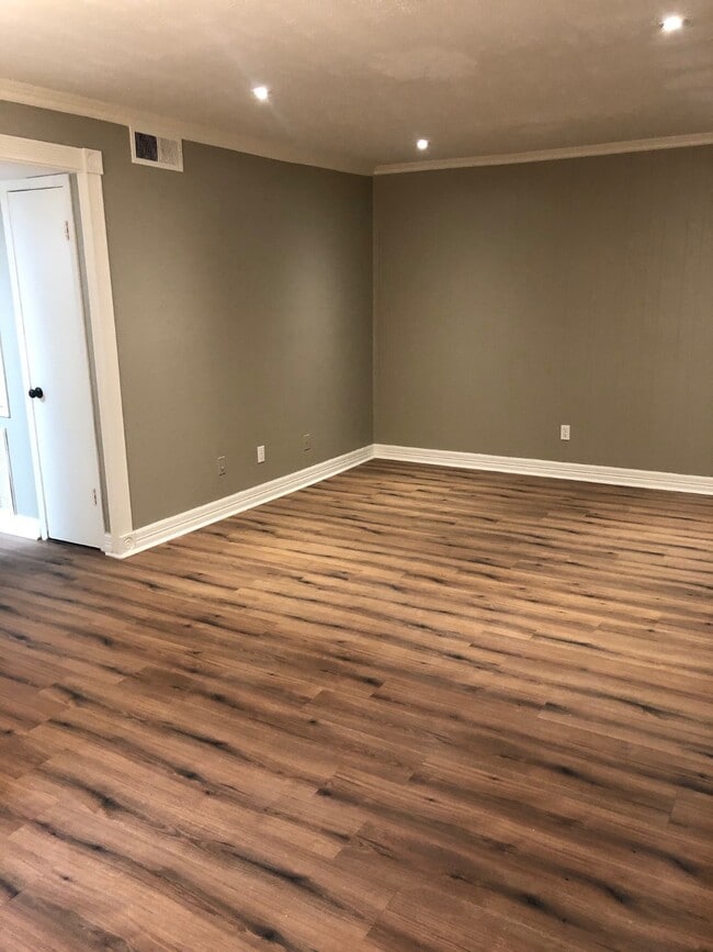 Building Photo - 12633 Memorial Dr