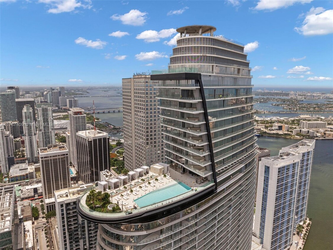 Primary Photo - 300 Biscayne Blvd Way