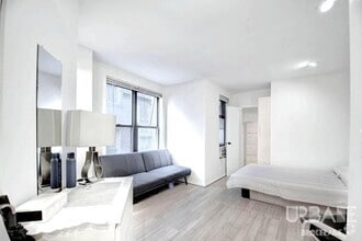 Building Photo - 208 Thompson St