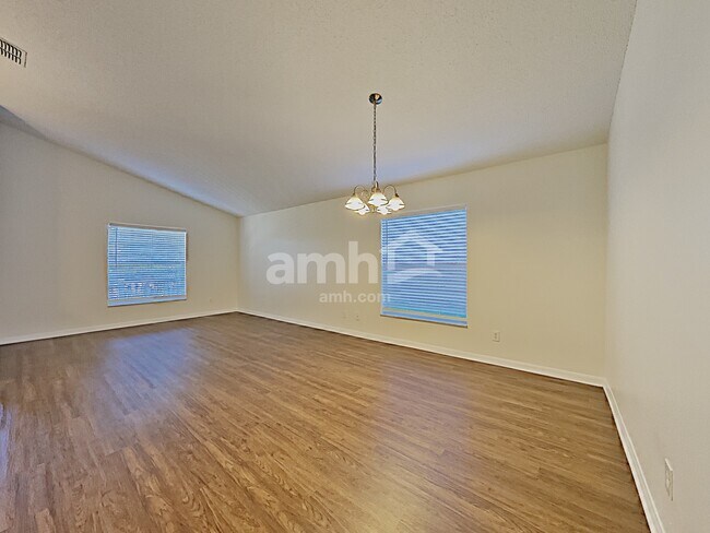 Foto del edificio - 1066 Bluegrass Dr