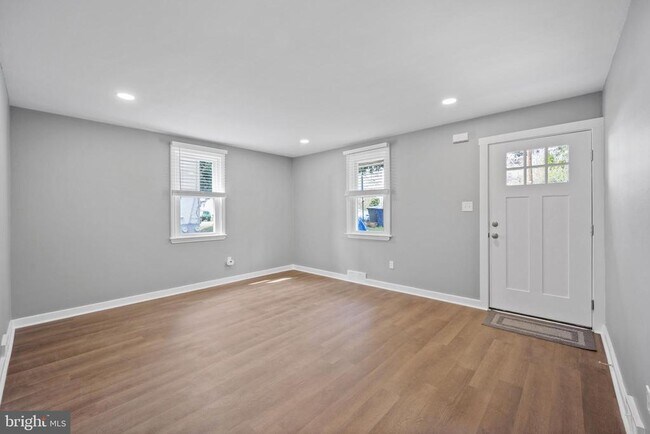 Foto del edificio - 645 Roberts Ave