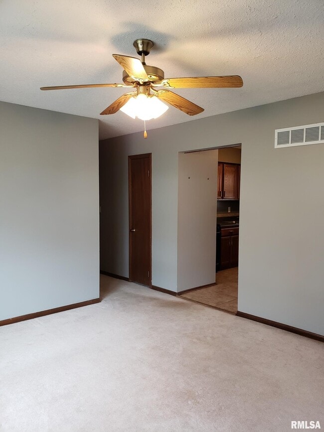 Building Photo - 4811 Candlelight Dr