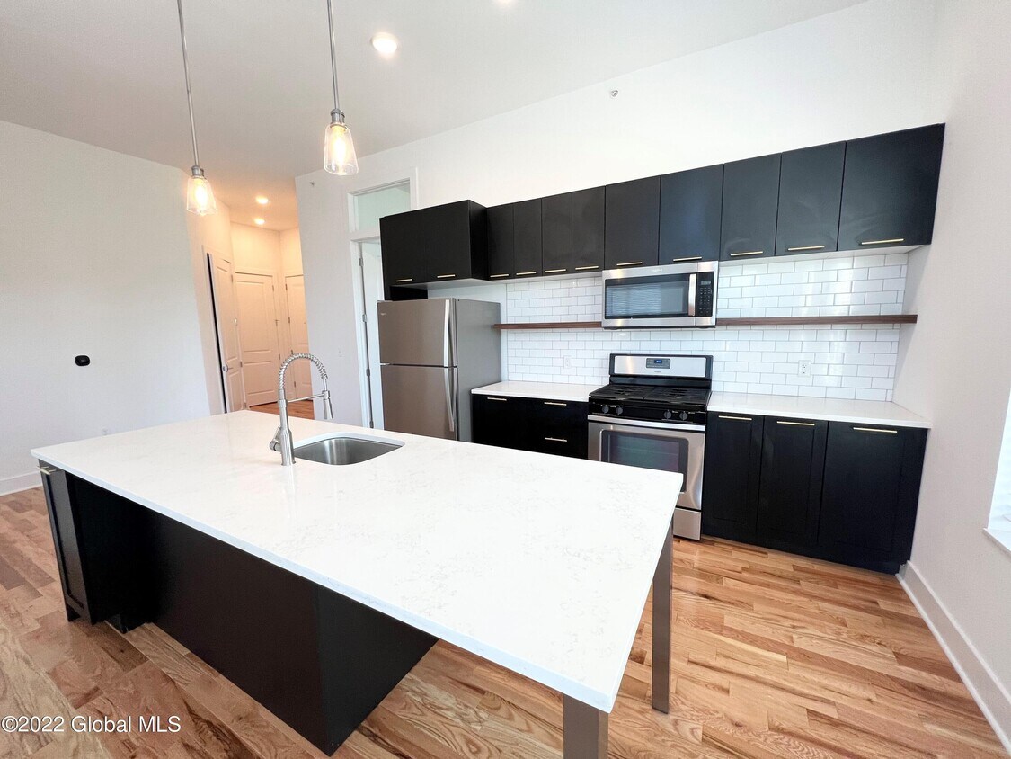 Primary Photo - 308 Excelsior Ave