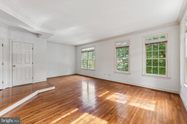 Building Photo - 3916 Barcroft Mews Ct