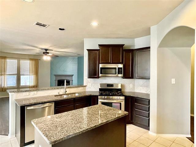 Foto del edificio - 1005 Lake Woodland Dr