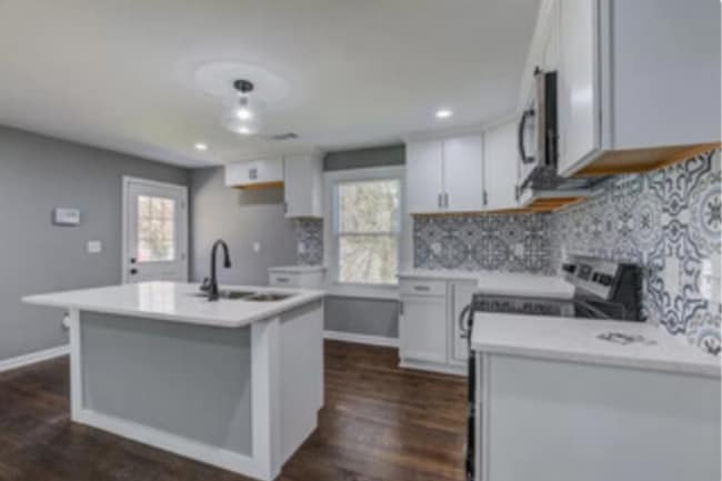 Building Photo - 1004 Redford Dr SE