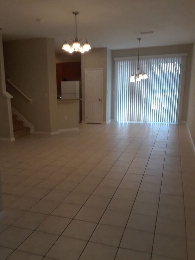 Foto del edificio - 4 Bedrooms 3 Bath Townhome with Water View in Travalgar Village, Kissimmee!