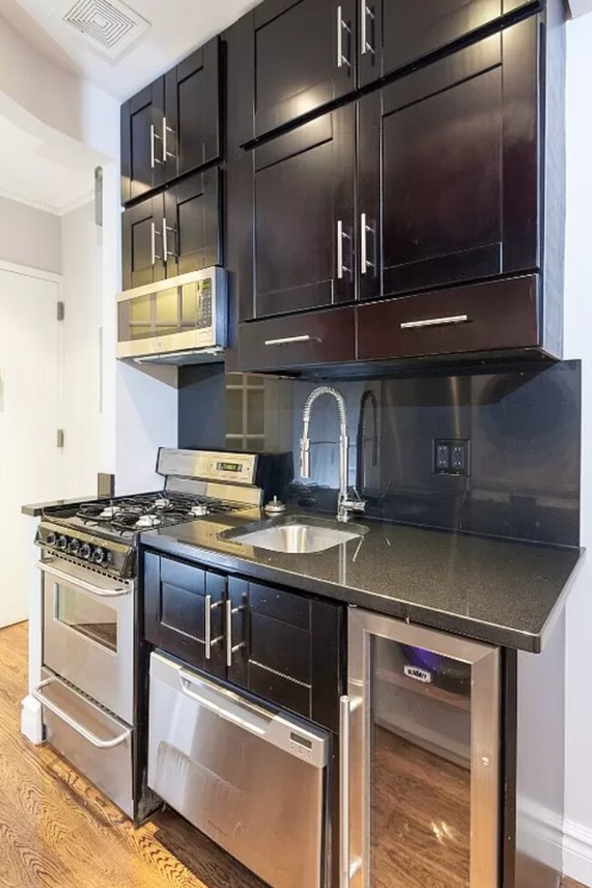 Building Photo - 131 Orchard St