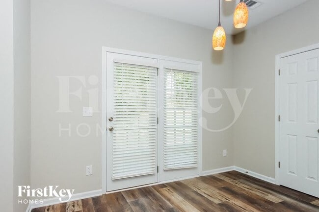 Foto del edificio - 105 Meandering Way Ln