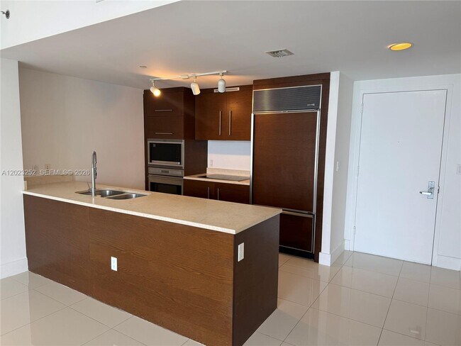 Building Photo - 465 Brickell Ave