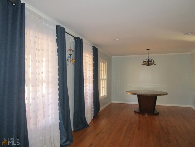 Building Photo - 2061 Rainbow Dr SW