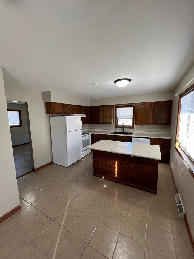 Building Photo - 1510 S 38th St