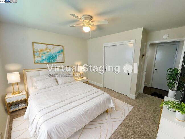 Building Photo - 6988 Havenhurst Dr