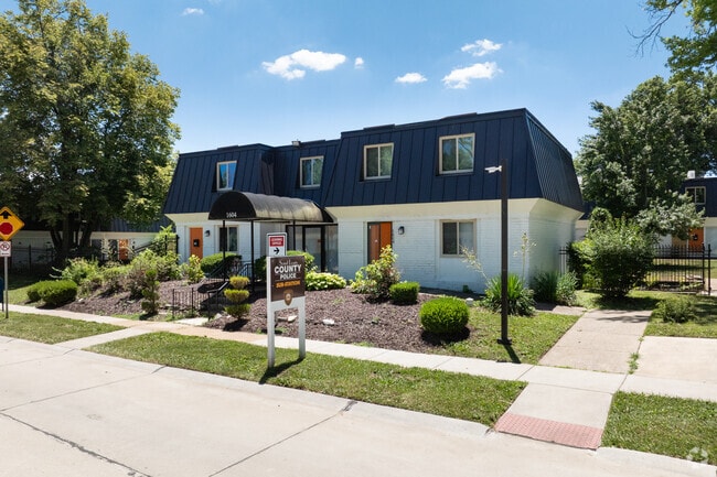 Building Photo - Spanish Lake Townhomes