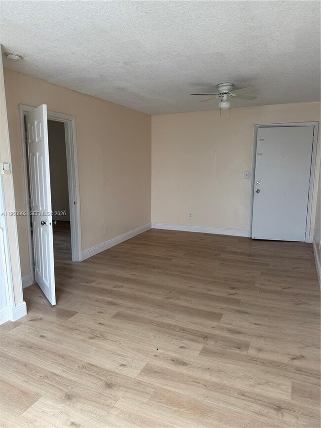 Foto del edificio - 7640 Kimberly Blvd