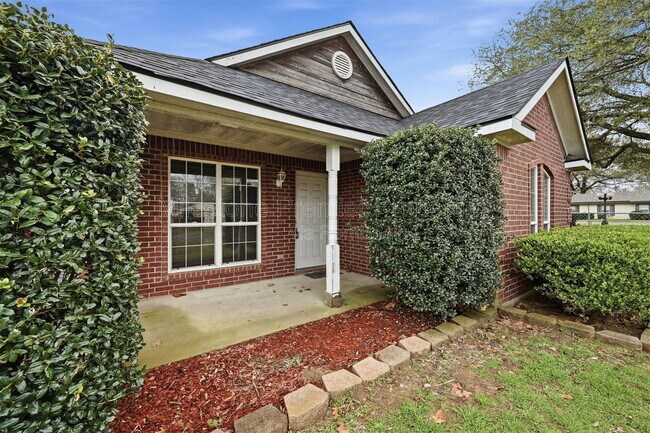 Foto del edificio - 2418 Loy Lake Rd