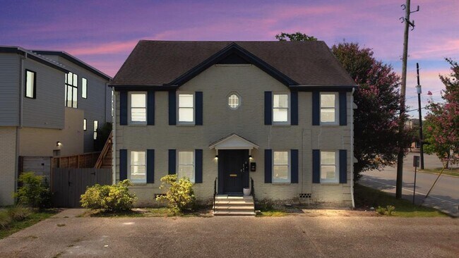 Building Photo - 2347 Sheridan St