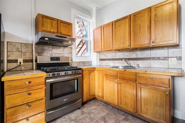 Building Photo - 4011 Palisade Ave