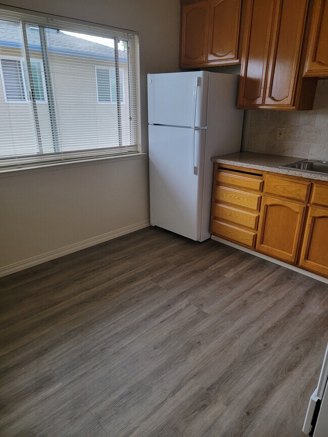 Foto del edificio - 180 Burnham Ct