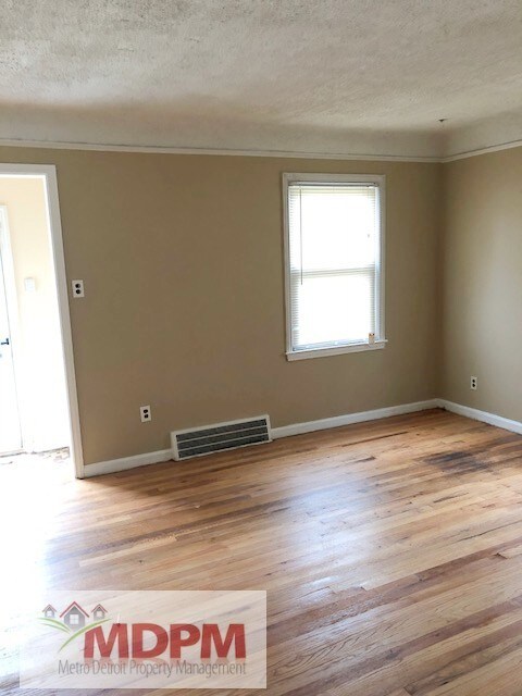 Foto del edificio - 18227 Birwood St