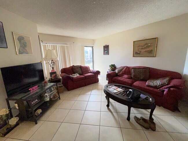 Foto del edificio - 1820 N Congress Ave