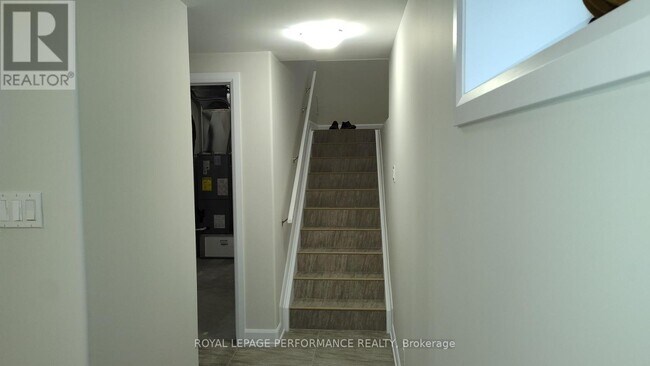 Photo du bâtiment - 1223 Montblanc Cres
